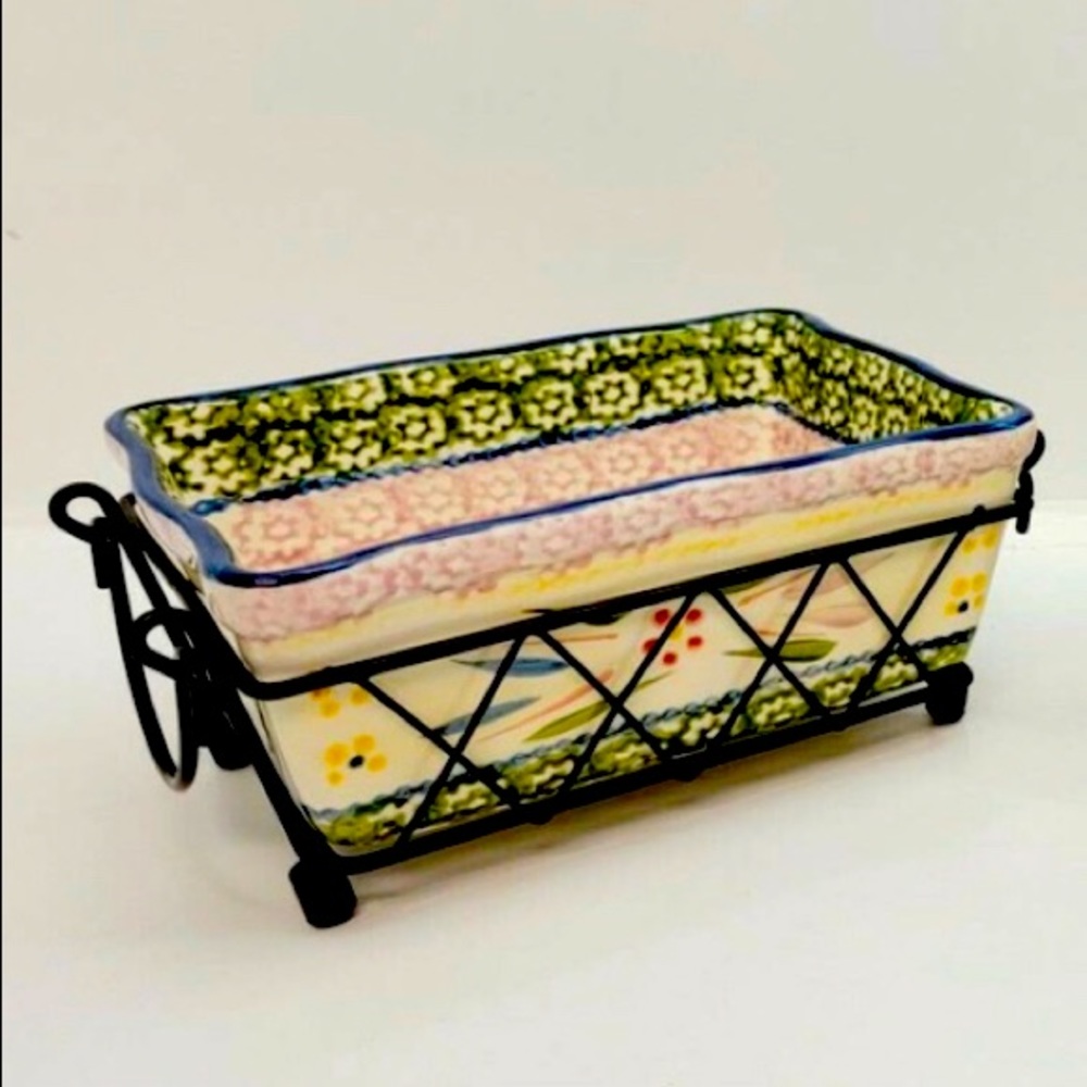 1 Quart Temp-tations Bakeware with rack. Old World design